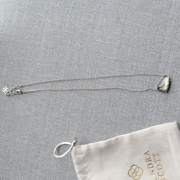 Kendra scott isla pendant necklace in black mother of pearl - Picture 6 of 15